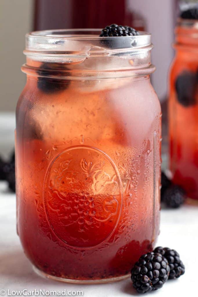 Iced tea in a mason jar