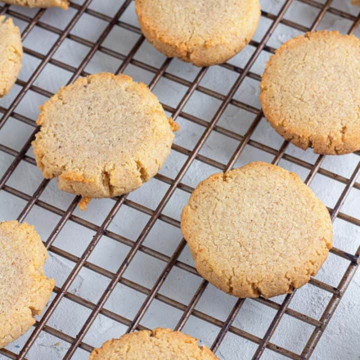 Keto Gingersnap Cookies Recipe
